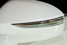 2016款丰田皇冠2.5L智享版