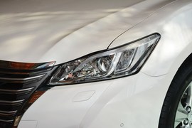 2016款丰田皇冠2.5L智享版