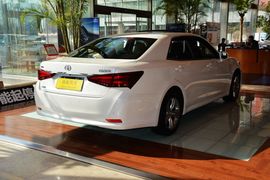 2016款丰田皇冠2.5L智享版