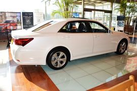 2016款丰田皇冠2.5L智享版