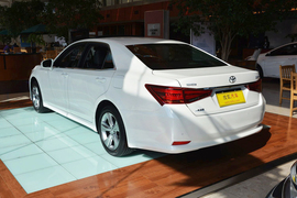2016款丰田皇冠2.5L智享版