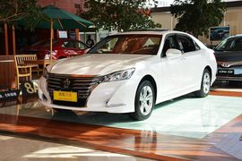 2016款丰田皇冠2.5L智享版