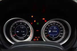   2016款奔腾B90 1.8T自动豪华型十周年纪念版