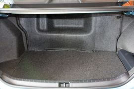 2016款丰田卡罗拉双擎1.8L