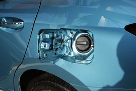 2016款丰田卡罗拉双擎1.8L