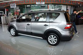 2013款日产骊威劲锐版1.6XL手动舒适型