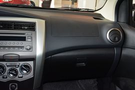 2013款日产骊威劲锐版1.6XL手动舒适型