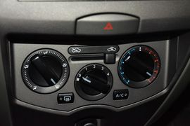 2013款日产骊威劲锐版1.6XL手动舒适型