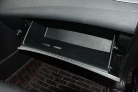 2015款现代朗动1.6L自动尊贵型