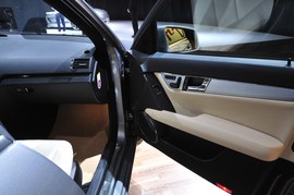 奔驰C级旅行车车展实拍