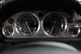 阿斯顿马丁V8