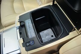 2016款丰田兰德酷路泽