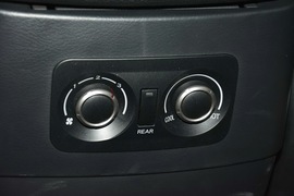 2016款三菱帕杰罗3.0L自动尊贵版