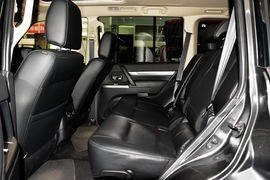 2016款三菱帕杰罗3.0L自动尊贵版