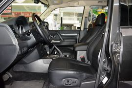 2016款三菱帕杰罗3.0L自动尊贵版