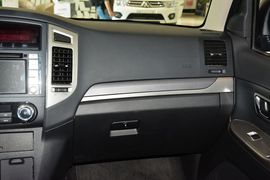 2016款三菱帕杰罗3.0L自动尊贵版