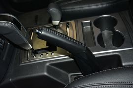 2016款三菱帕杰罗3.0L自动尊贵版