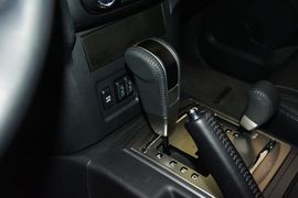 2016款三菱帕杰罗3.0L自动尊贵版