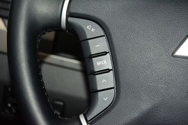 2016款三菱帕杰罗3.0L自动尊贵版