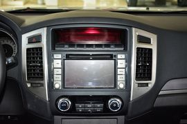 2016款三菱帕杰罗3.0L自动尊贵版