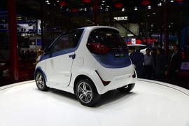 众泰E200