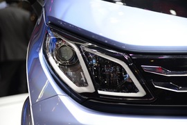 众泰E200