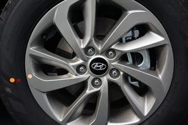 2015款现代全新途胜2.0L自动两驱智能型