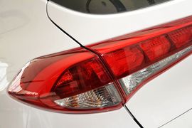 2015款现代全新途胜2.0L自动两驱智能型