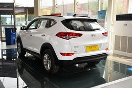 2015款现代全新途胜2.0L自动两驱智能型