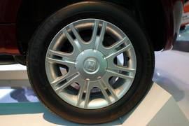 众泰朗悦双燃料车展实拍