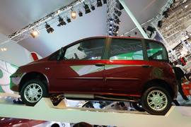 众泰朗悦双燃料车展实拍