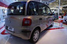 众泰朗悦双天窗车展实拍