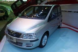 众泰朗悦双天窗车展实拍