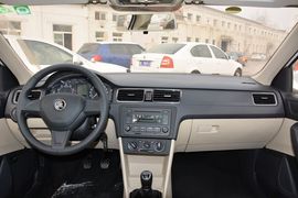 2016款斯柯达昕锐1.6L手动前行版