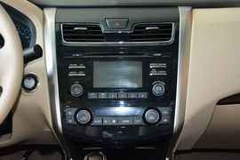 2013款日产天籁2.0L