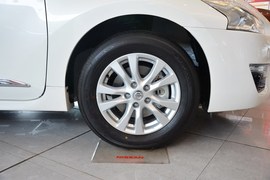 2013款日产天籁2.0L