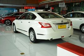 2013款日产天籁2.0L