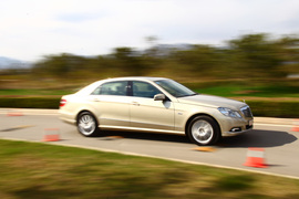 2010款奔驰E级长轴版试驾实拍