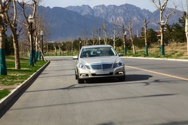 2010款奔驰E级长轴版试驾实拍