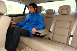 2010款奔驰E级长轴版试驾实拍