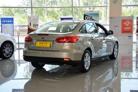 2015款福特福克斯三厢1.6L自动舒适型