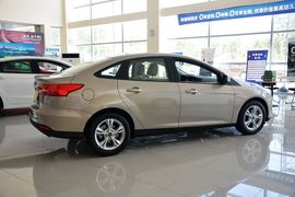 2015款福特福克斯三厢1.6L自动舒适型