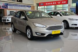 2015款福特福克斯三厢1.6L自动舒适型