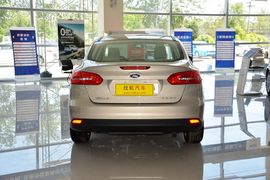 2015款福特福克斯三厢1.6L自动舒适型