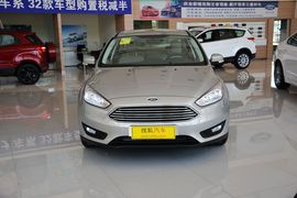 2015款福特福克斯三厢1.6L自动舒适型