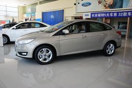 2015款福特福克斯三厢1.6L自动舒适型