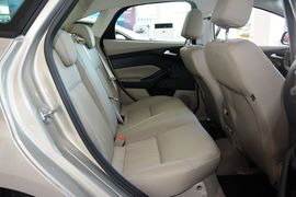 2015款福特福克斯三厢1.6L自动舒适型