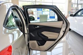 2015款福特福克斯三厢1.6L自动舒适型