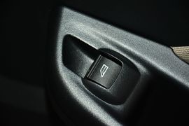 2015款福特福克斯三厢1.6L自动舒适型