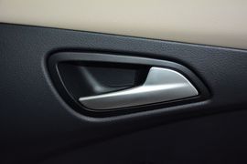 2015款福特福克斯三厢1.6L自动舒适型